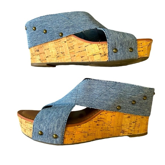 Crown Vintage Shoes - Crown Vintage cork platform heels with stretch denim like fabric size 8